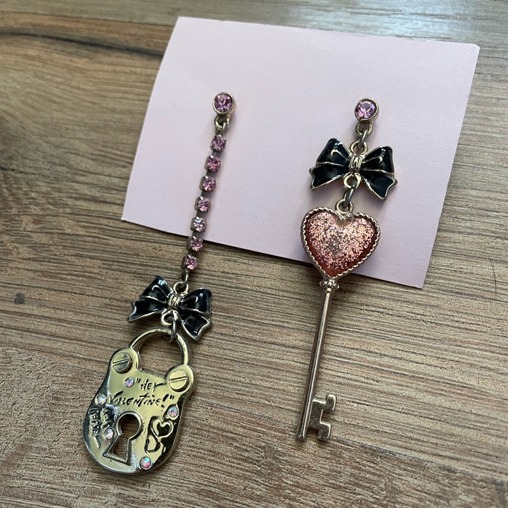 🎀Betsey Johnson Lock and Key Heart Earrings